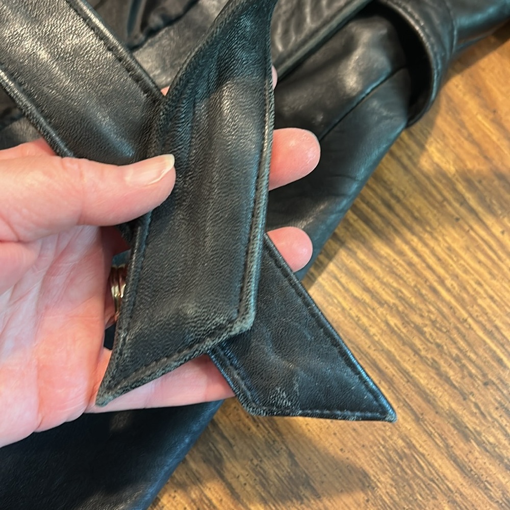 Women's Black Leather Jacket - Picture 14 of 14